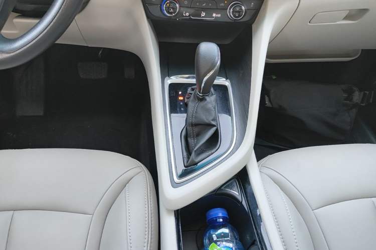 Used Buick GL6 2018 18T 6-Seater Elite Model Gear Lever