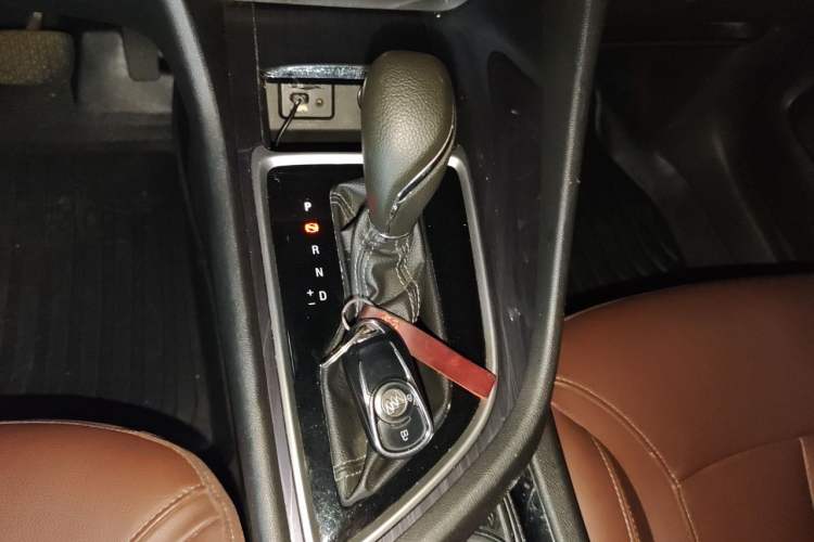 Used Buick GL6 2018 18T 6-Seater Luxury Model Gear Lever
