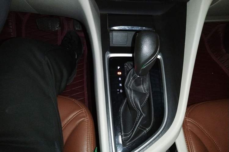 Used Buick GL6 2018 18T 6-Seater Elite Model Gear Lever
