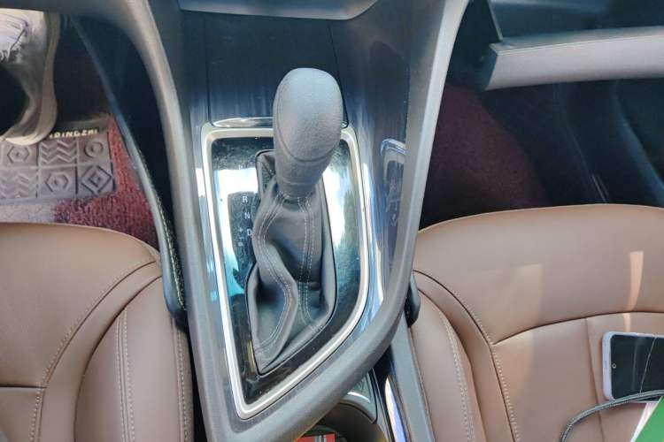 Used Buick GL6 2018 18T 6-Seater Luxury Model Gear Lever