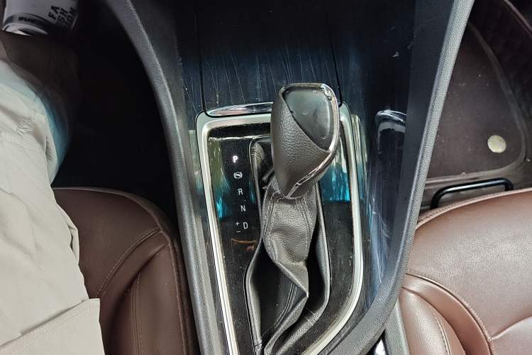 Used Buick GL6 2018 18T 6-Seater Luxury Model Gear Lever