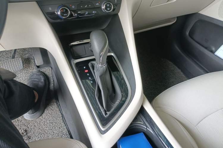 Used Buick GL6 2018 18T 6-Seater Elite Model Gear Lever