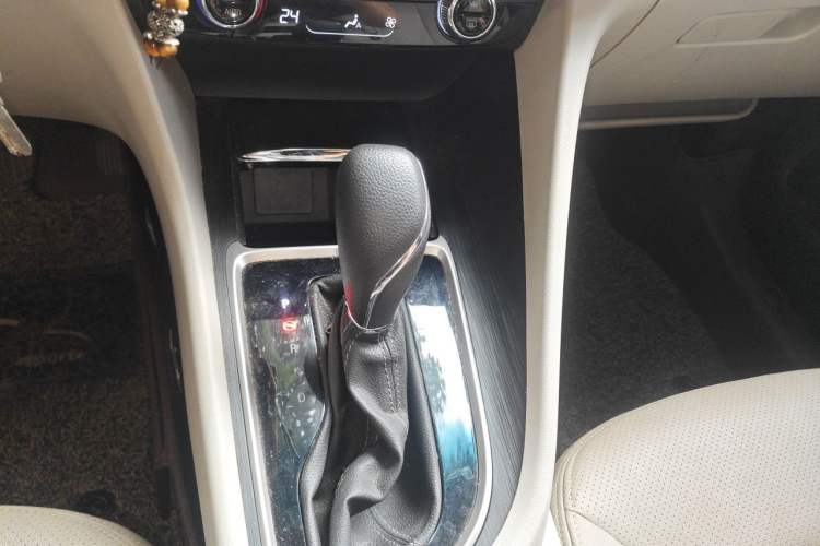 Used Buick GL6 2018 18T 6-Seater Elite Model Gear Lever