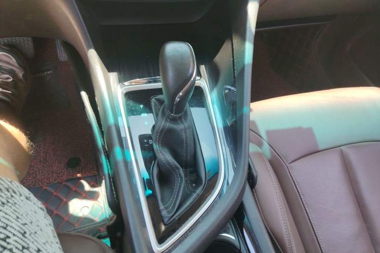 Used Buick GL6 2018 18T 6-Seater Luxury Model Gear Lever