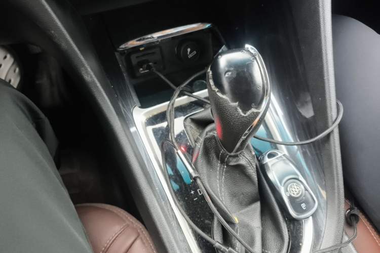 Used Buick GL6 2018 18T 6-Seater Luxury Model Gear Lever