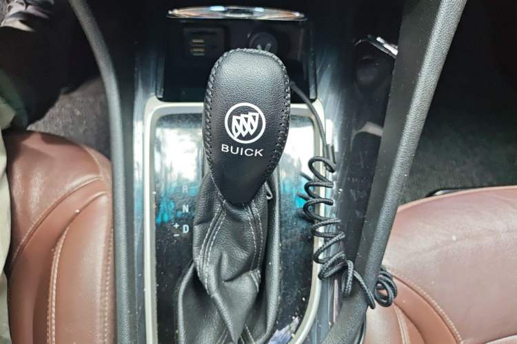 Used Buick GL6 2018 18T 6-Seater Luxury Model Gear Lever