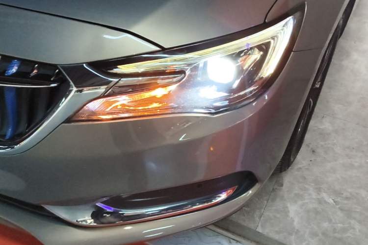 Used Buick GL6 2018 18T 6-Seater Prestige Model Left Front Headlight