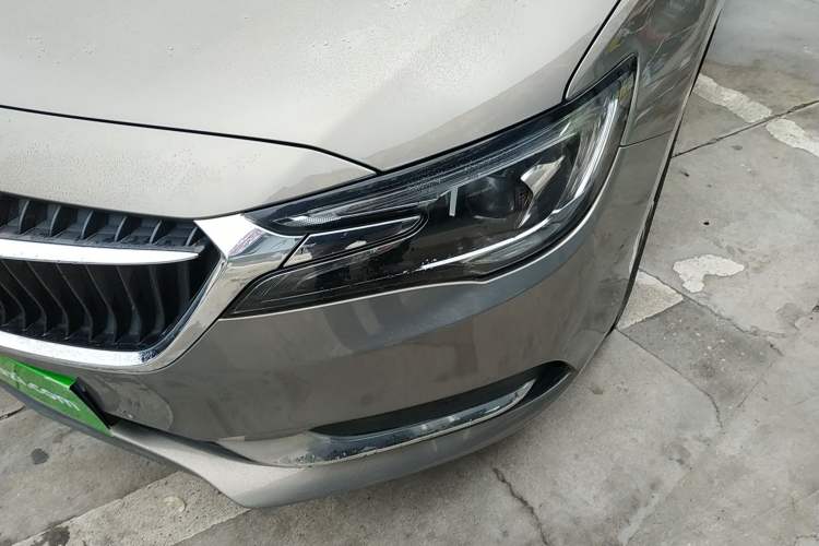 Used Buick GL6 2018 18T 6-Seater Prestige Model Left Front Headlight