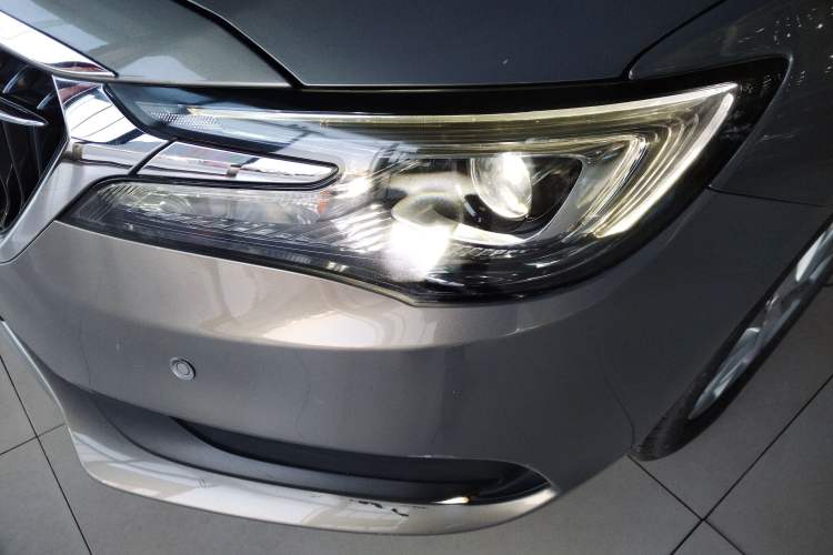 Used Buick GL6 2018 18T 6-Seater Elite Model Left Front Headlight