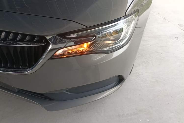 Used Buick GL6 2018 18T 6-Seater Elite Model Left Front Headlight