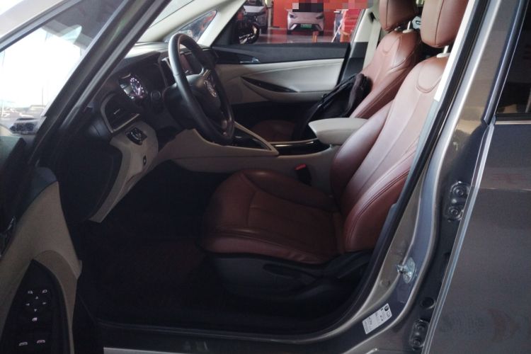 Used Buick GL6 2018 18T 6-Seater Elite Model Left Front Seat