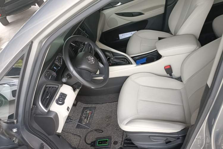 Used Buick GL6 2018 18T 6-Seater Elite Model Left Front Seat