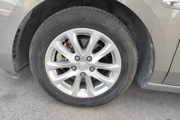 Used Buick GL6 2018 18T 6-Seater Elite Model Left Front Wheel Hub