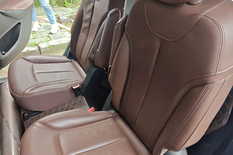 Used Buick GL6 2018 18T 6-Seater Luxury Model Left Rear Seat