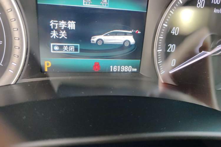 Used Buick GL6 2018 18T 6-Seater Luxury Model Odometer Close Up