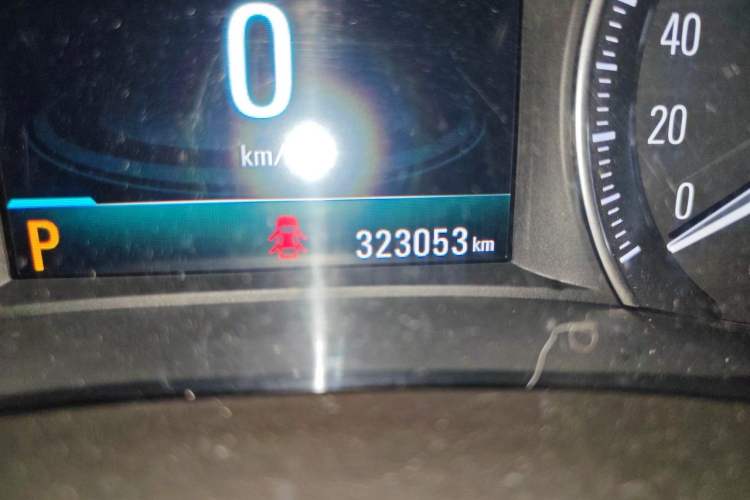 Used Buick GL6 2018 18T 6-Seater Prestige Model Odometer Close Up