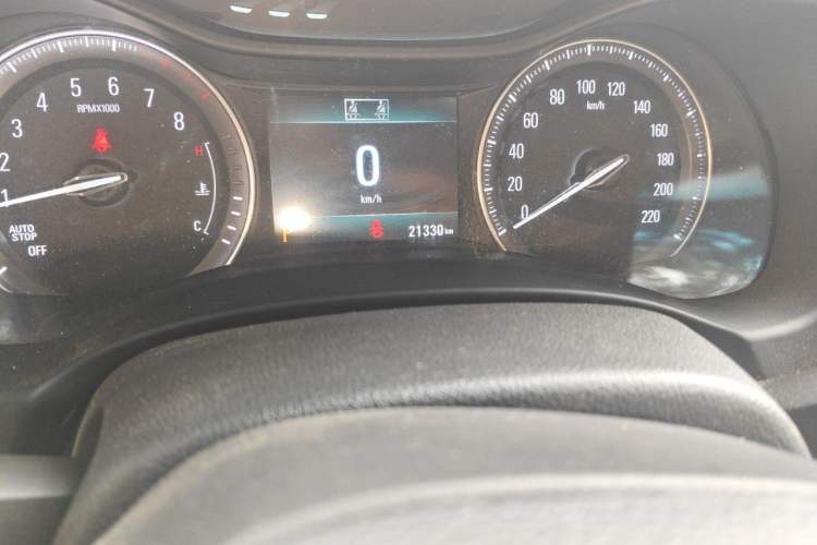 Used Buick GL6 2018 18T 6-Seater Elite Model Odometer Close Up