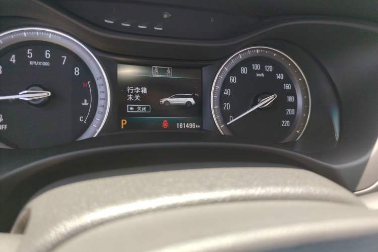 Used Buick GL6 2018 18T 6-Seater Luxury Model Odometer Close Up