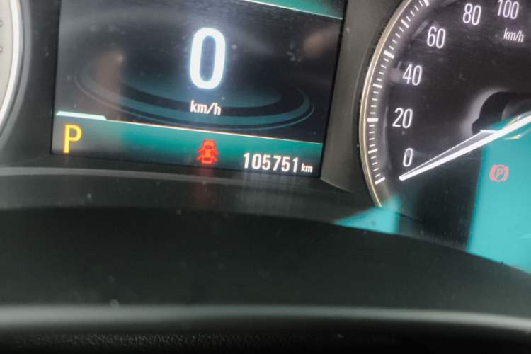 Used Buick GL6 2018 18T 6-Seater Luxury Model Odometer Close Up