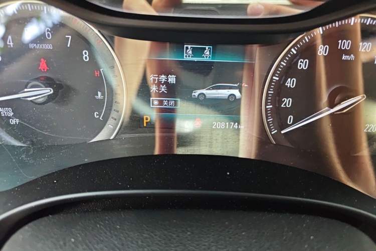 Used Buick GL6 2018 18T 6-Seater Luxury Model Odometer Close Up