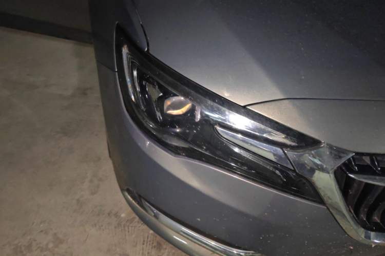 Used Buick GL6 2018 18T 6-Seater Prestige Model Right Front Headlight