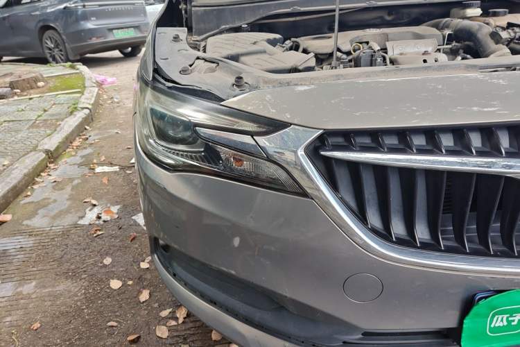 Used Buick GL6 2018 18T 6-Seater Luxury Model Right Front Headlight