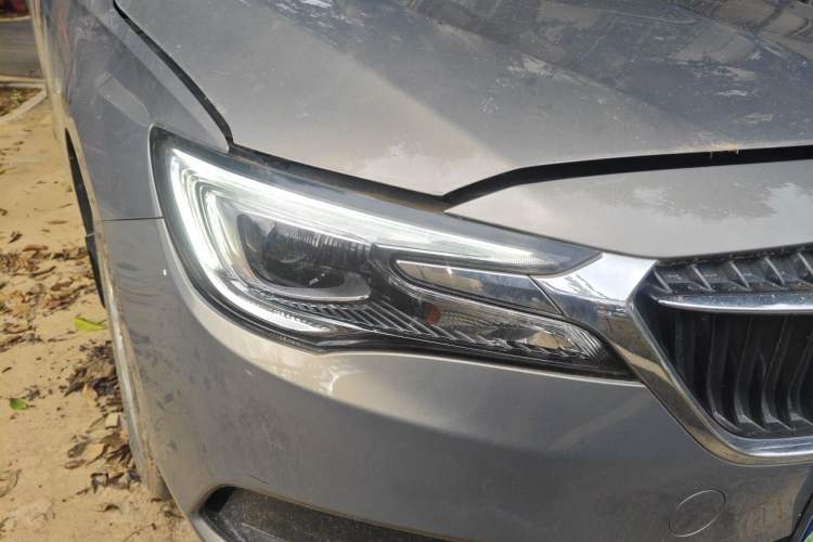 Used Buick GL6 2018 18T 6-Seater Elite Model Right Front Headlight