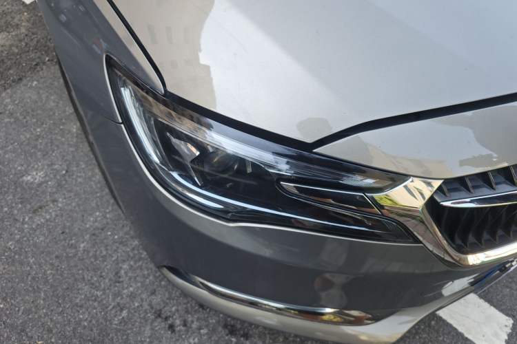 Used Buick GL6 2018 18T 6-Seater Prestige Model Right Front Headlight