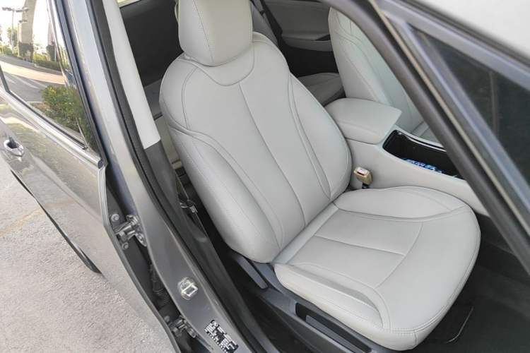 Used Buick GL6 2018 18T 6-Seater Elite Model Right Front Seat