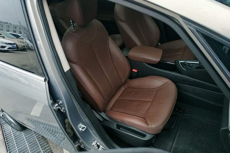 Used Buick GL6 2018 18T 6-Seater Prestige Model Right Front Seat