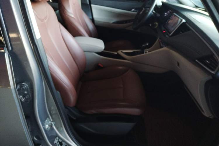 Used Buick GL6 2018 18T 6-Seater Elite Model Right Front Seat