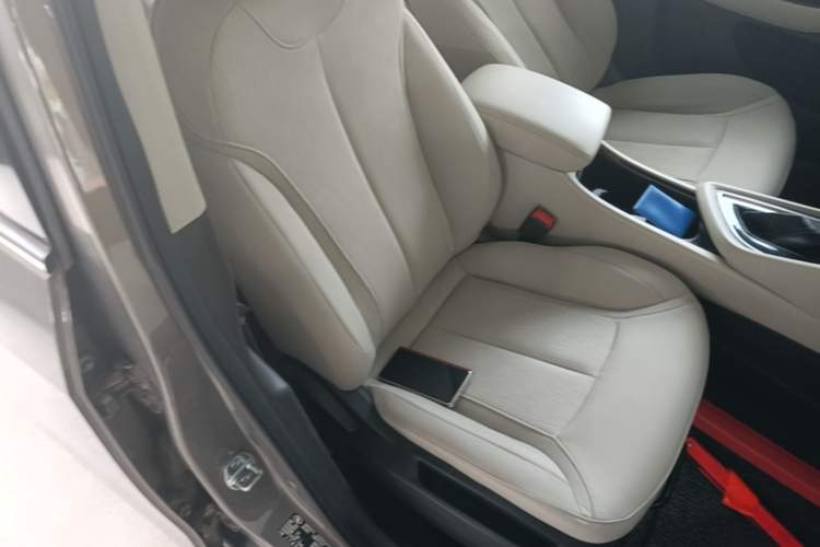 Used Buick GL6 2018 18T 6-Seater Elite Model Right Front Seat