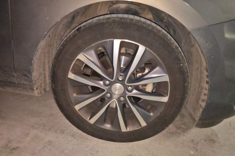 Used Buick GL6 2018 18T 6-Seater Prestige Model Right Front Wheel Hub