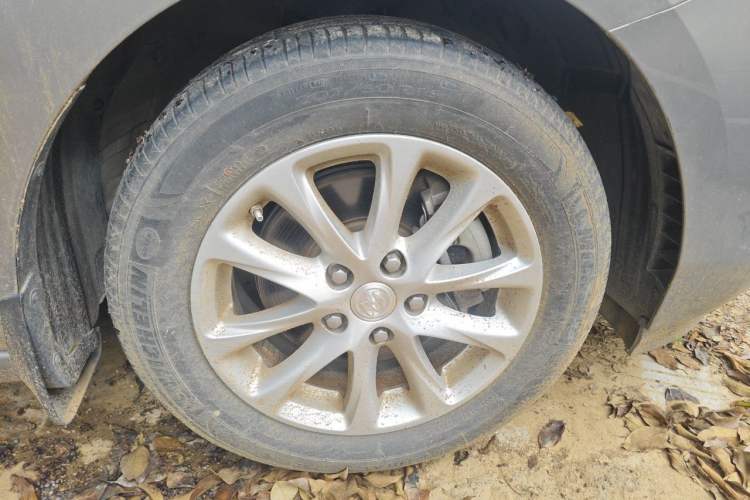 Used Buick GL6 2018 18T 6-Seater Elite Model Right Front Wheel Hub
