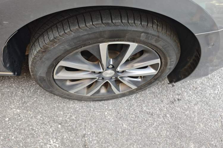 Used Buick GL6 2018 18T 6-Seater Prestige Model Right Front Wheel Hub