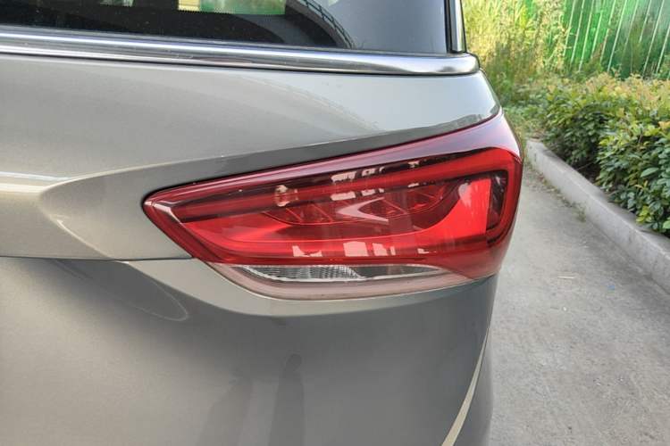 Used Buick GL6 2018 18T 6-Seater Elite Model Right Rear Taillight
