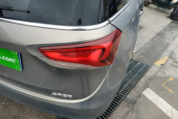 Used Buick GL6 2018 18T 6-Seater Prestige Model Right Rear Taillight