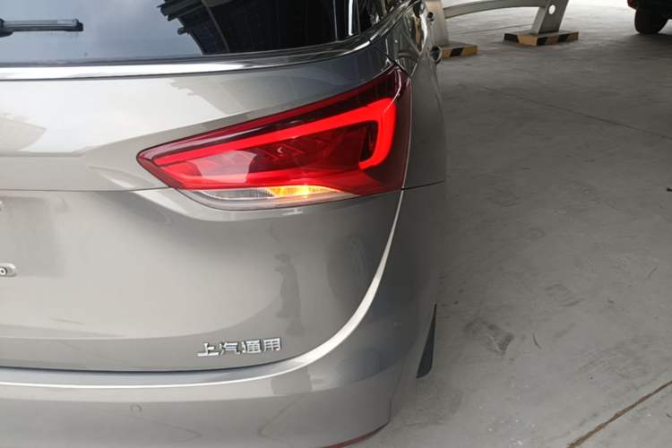 Used Buick GL6 2018 18T 6-Seater Elite Model Right Rear Taillight