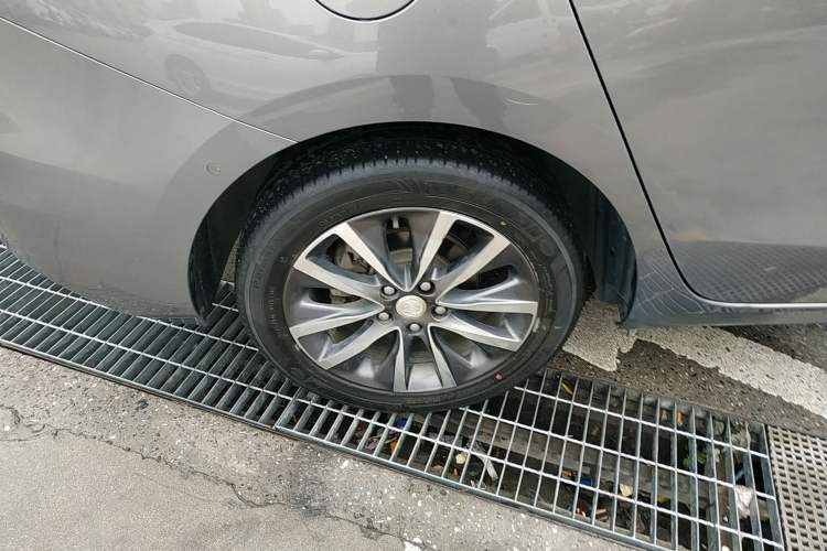 Used Buick GL6 2018 18T 6-Seater Prestige Model Right Rear Wheel Hub