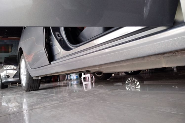 Used Buick GL6 2018 18T 6-Seater Elite Model Right Side Sill