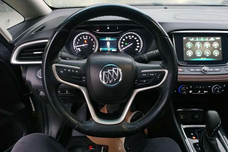 Used Buick GL6 2018 18T 6-Seater Prestige Model Steering Wheel