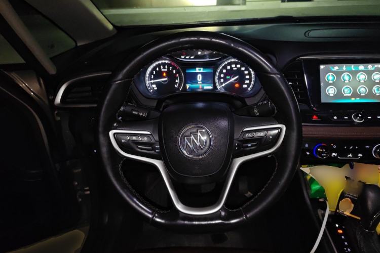 Used Buick GL6 2018 18T 6-Seater Prestige Model Steering Wheel