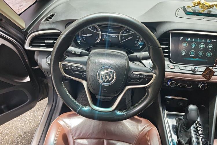 Used Buick GL6 2018 18T 6-Seater Luxury Model Steering Wheel