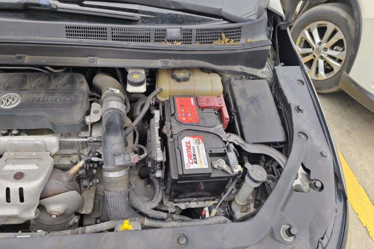 Used Buick GL6 2018 18T 6-Seater Prestige Model Engine Bay Left