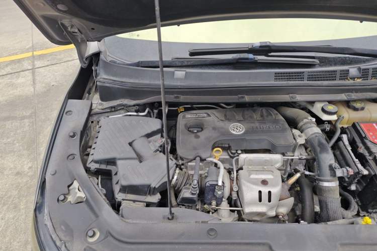 Used Buick GL6 2018 18T 6-Seater Prestige Model Engine Bay Right