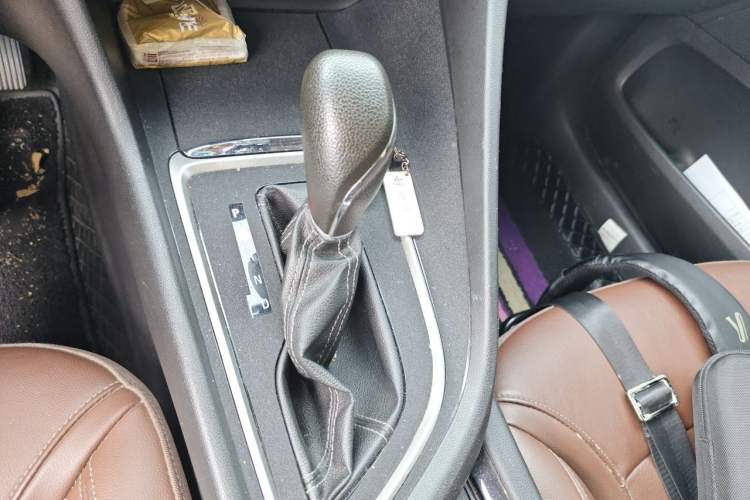 Used Buick GL6 2018 18T 6-Seater Prestige Model Gear Lever