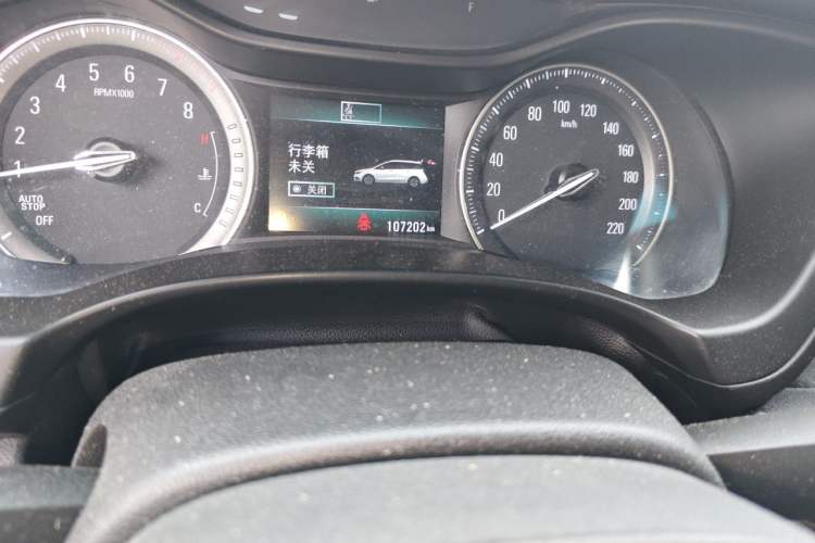 Used Buick GL6 2018 18T 6-Seater Prestige Model Odometer Close Up