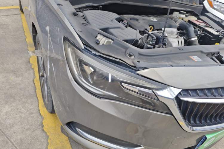 Used Buick GL6 2018 18T 6-Seater Prestige Model Right Front Headlight