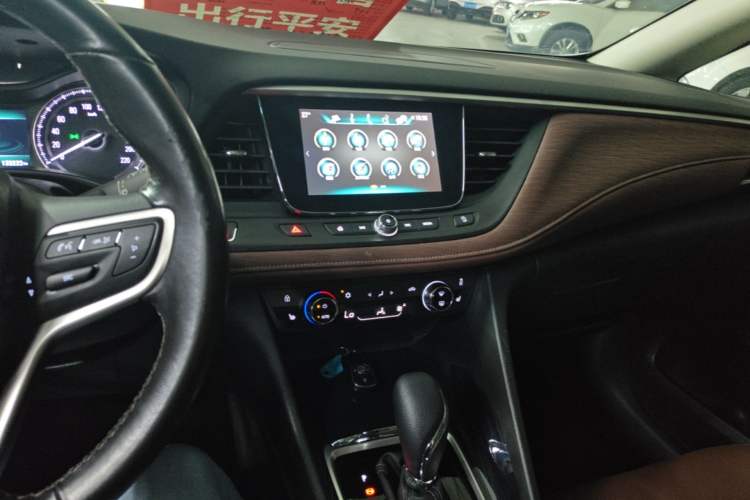 Used Buick GL6 2018 18T 6-Seater Luxury Model Audio And AC Panel