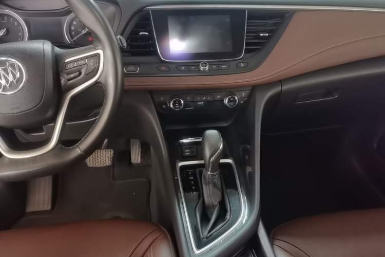 Used Buick GL6 2018 18T 6-Seater Prestige Model Audio And AC Panel